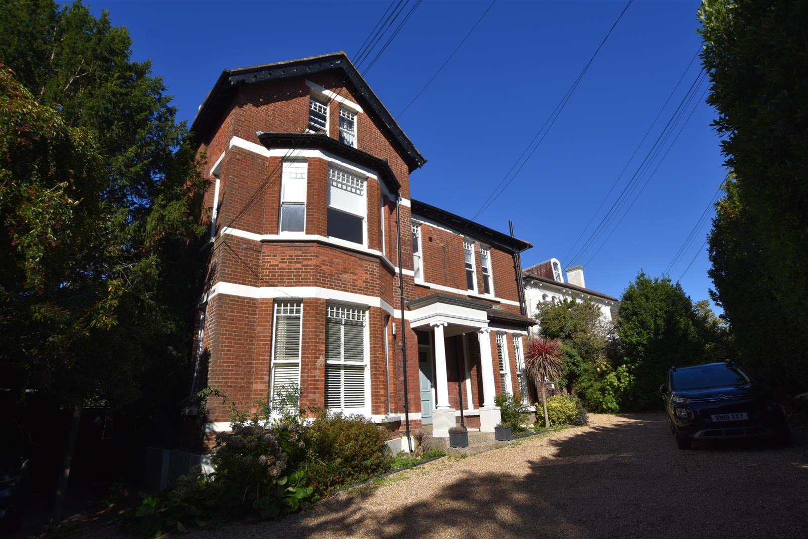 Flat Laton Road in St Leonards