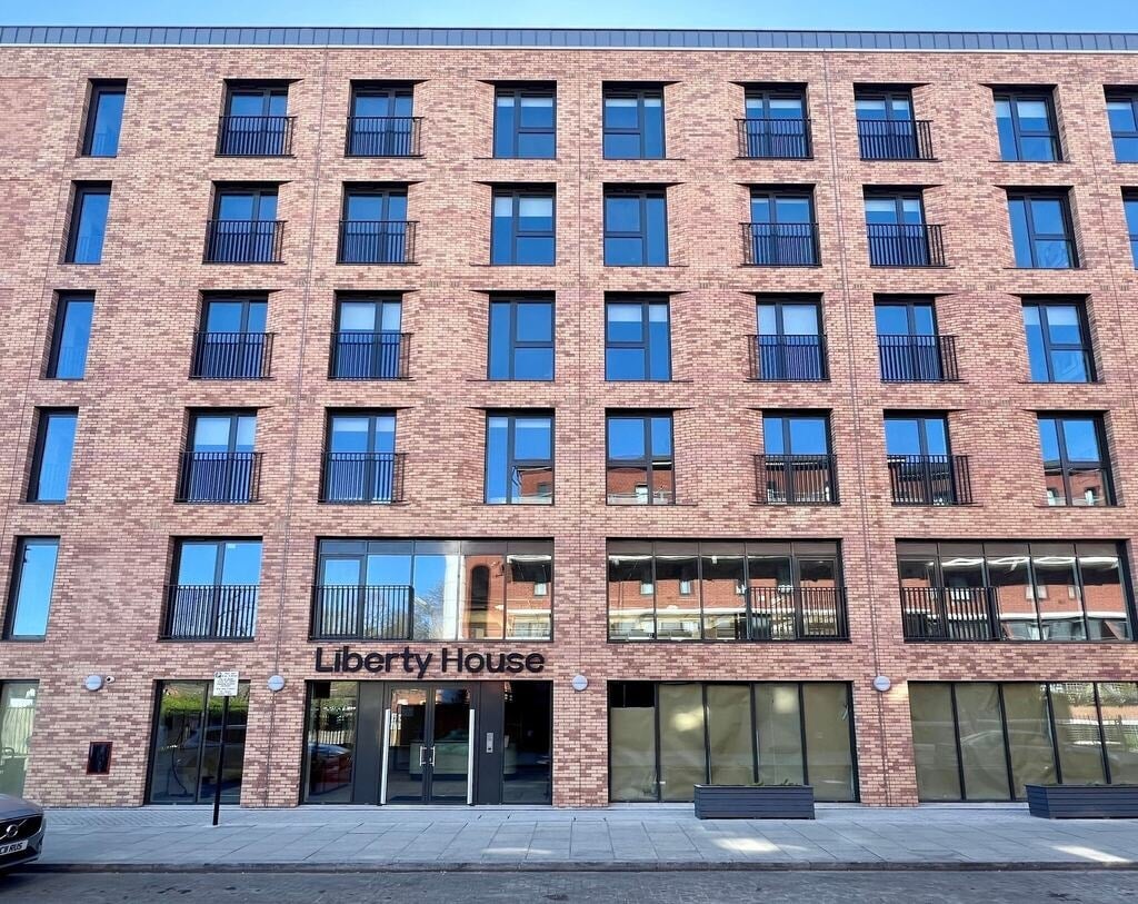 Flat Victoria Road in Greater London