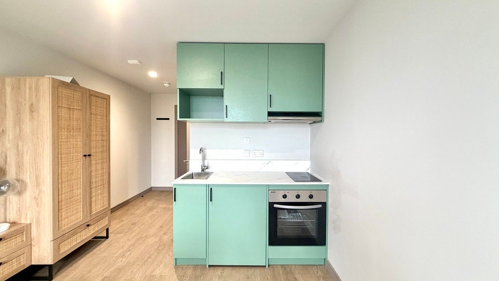 Flat Victoria Road in Greater London