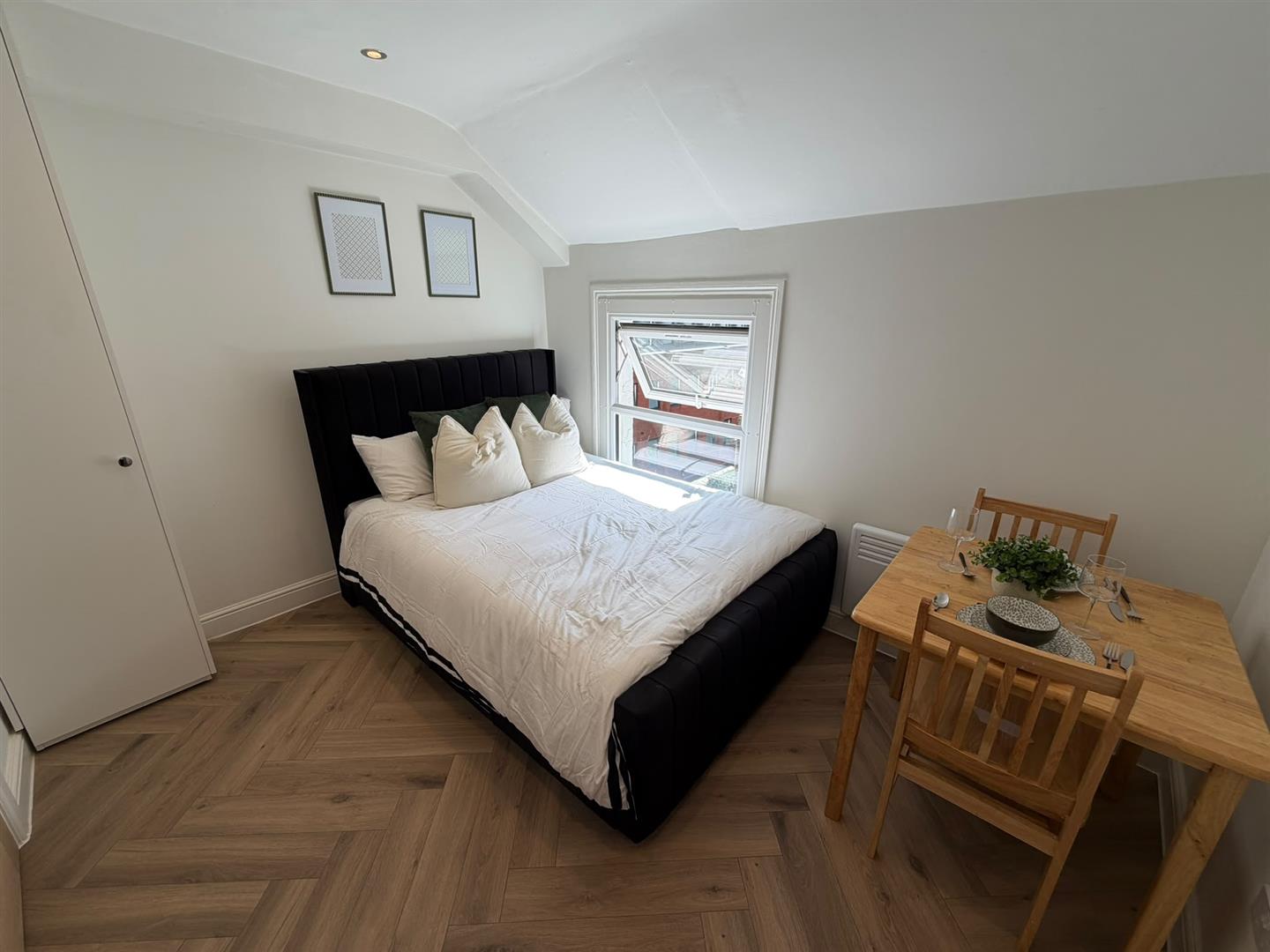 Flat Saint John's Hill in Greater London