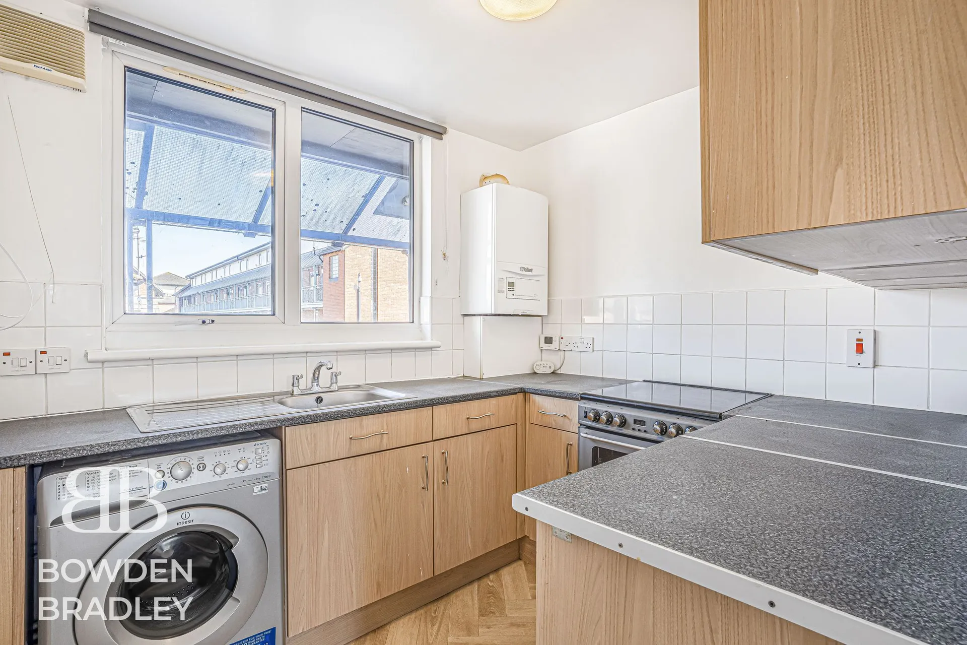 Flat Tiptree Crescent in Greater London