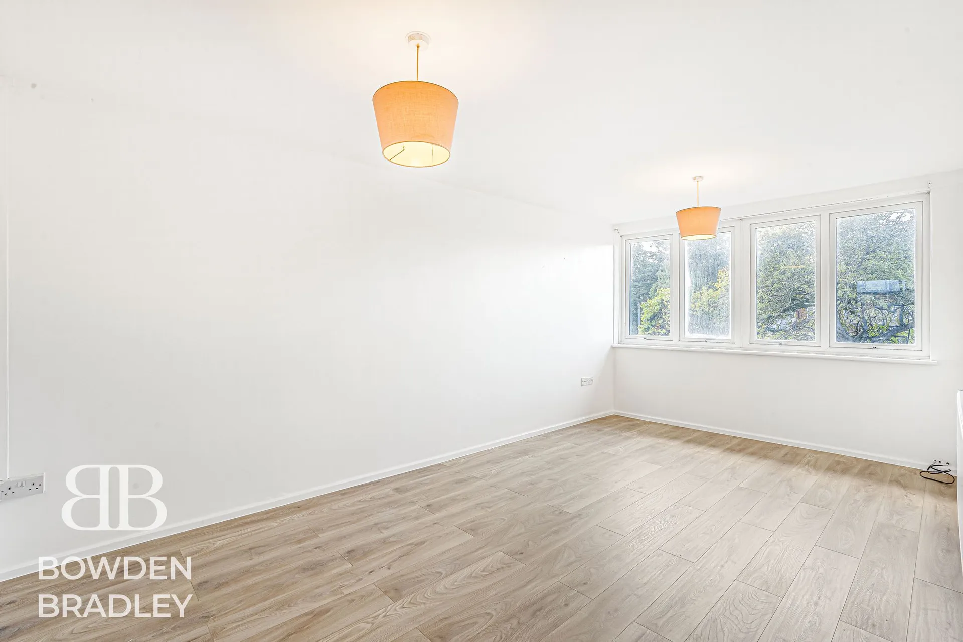 Flat Tiptree Crescent in Greater London
