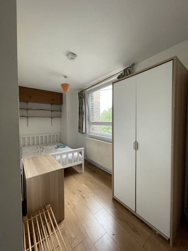 Room Hackney Road in Greater London