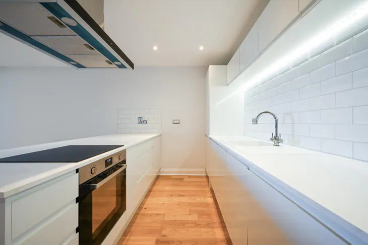 Flat Lombard Road in Greater London