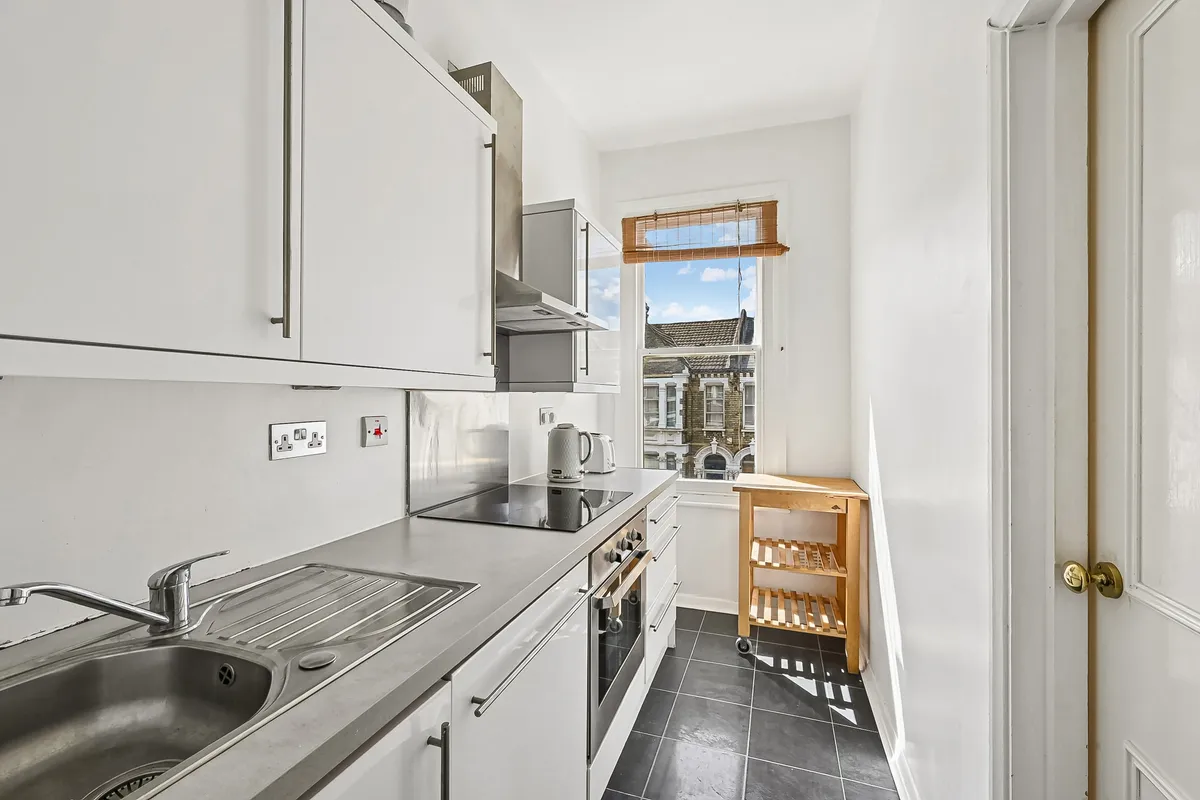 Flat Kingscourt Road in Greater London