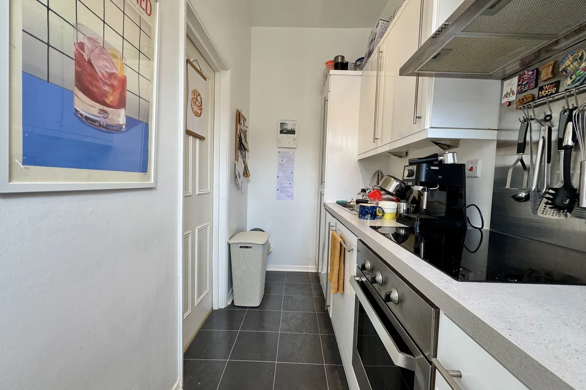 Flat Kingscourt Road in Greater London