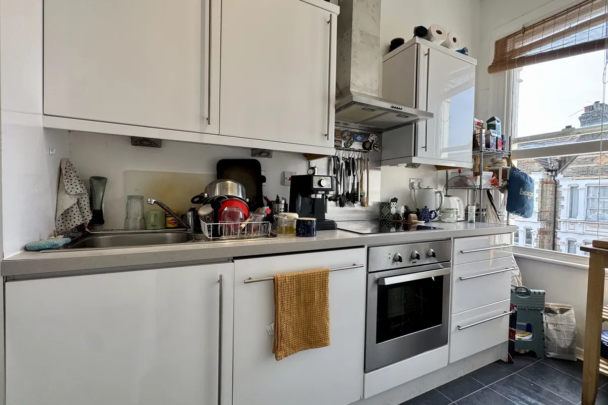 Flat Kingscourt Road in Greater London