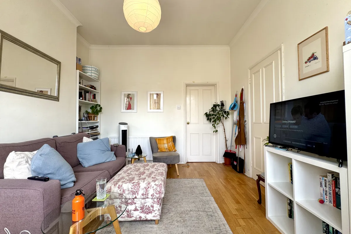 Flat Kingscourt Road in Greater London