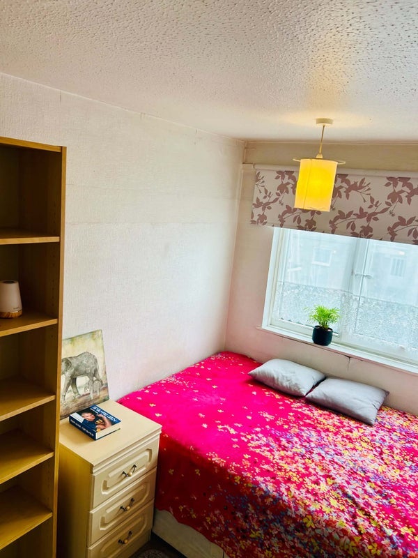 Room Gawsworth Close in Greater London