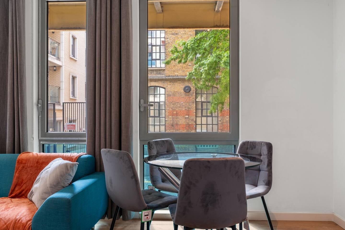 Flat Wharfdale Yard in Greater London