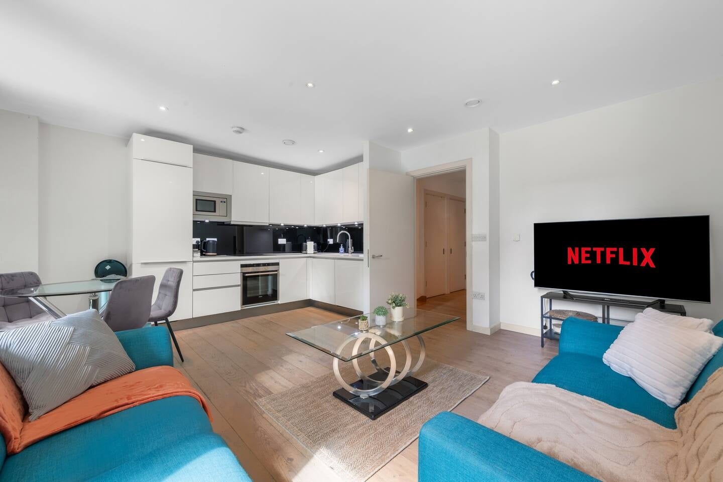 Flat Wharfdale Yard in Greater London