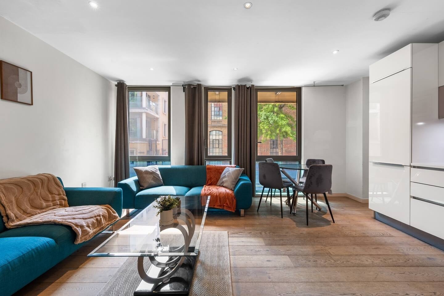 Flat Wharfdale Yard in Greater London