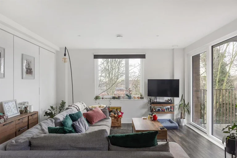 Flat Moulding Lane in Greater London