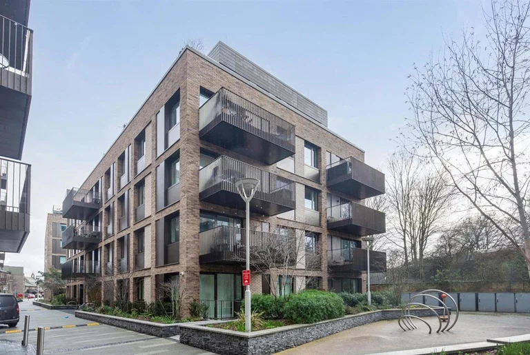 Flat Moulding Lane in Greater London
