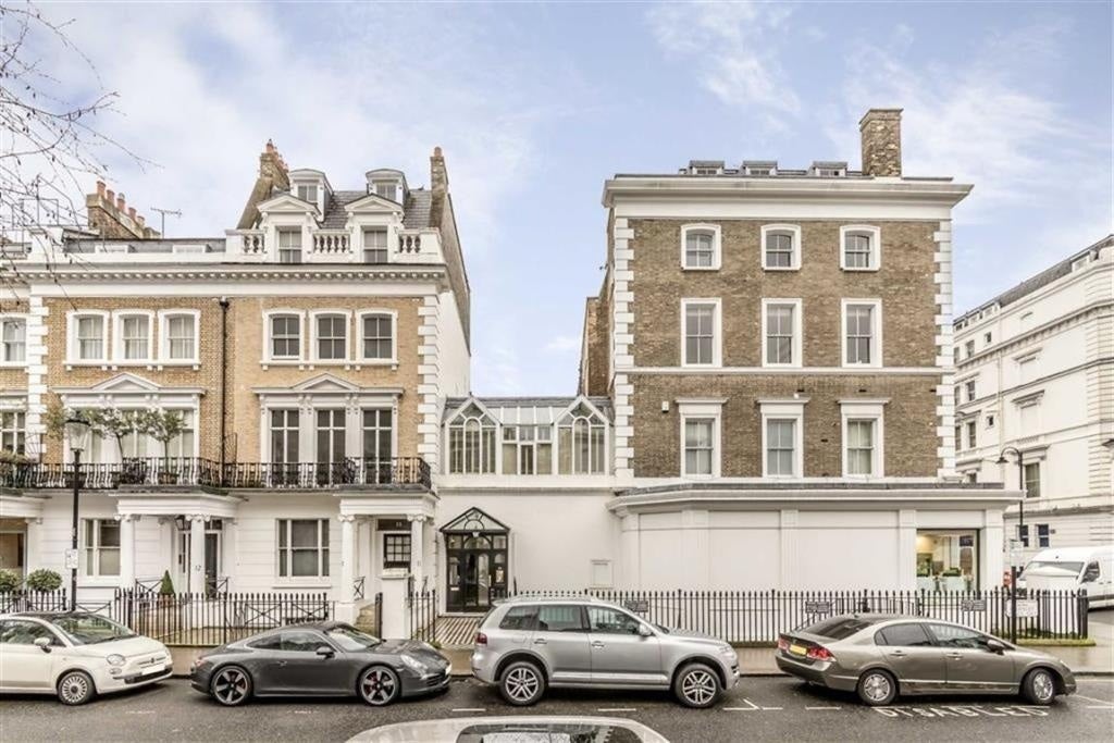 Flat Cranley Place in Greater London