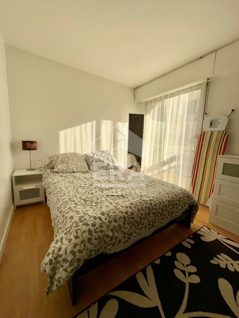 Flat Rue Armand Silvestre in Courbevoie