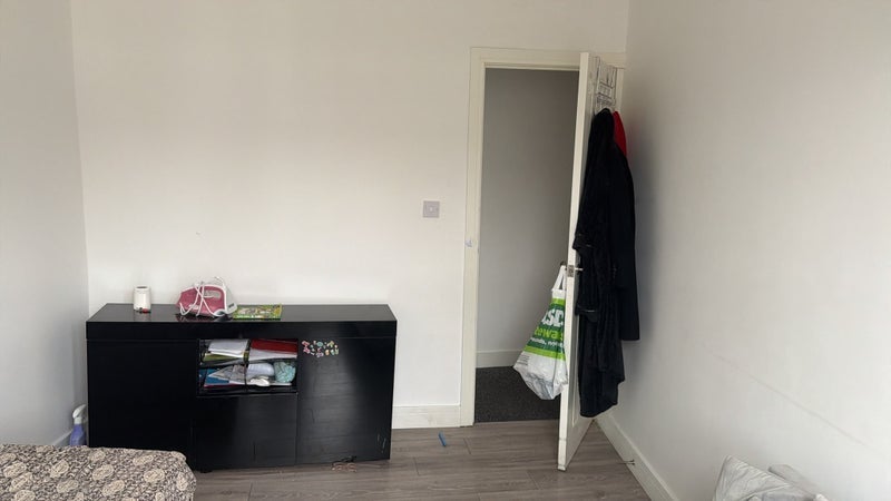 Room Plashet Grove in Greater London