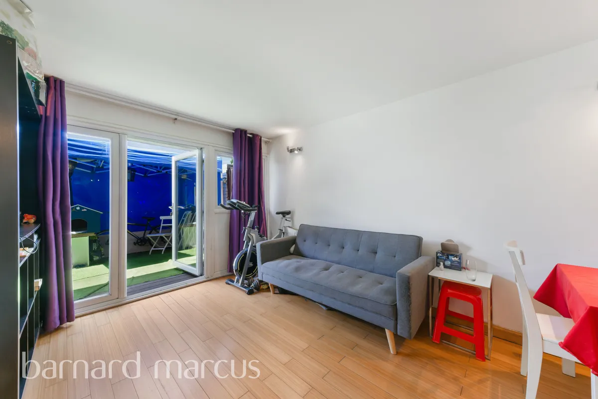 Flat West Barnes Lane in Greater London