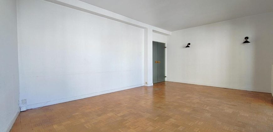 Flat Rue Camille Roy in Lyon