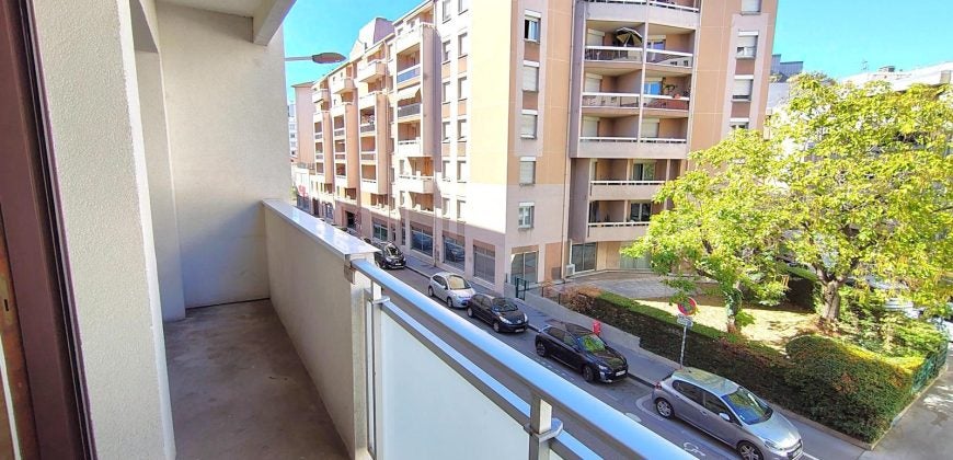 Flat Rue Camille Roy in Lyon