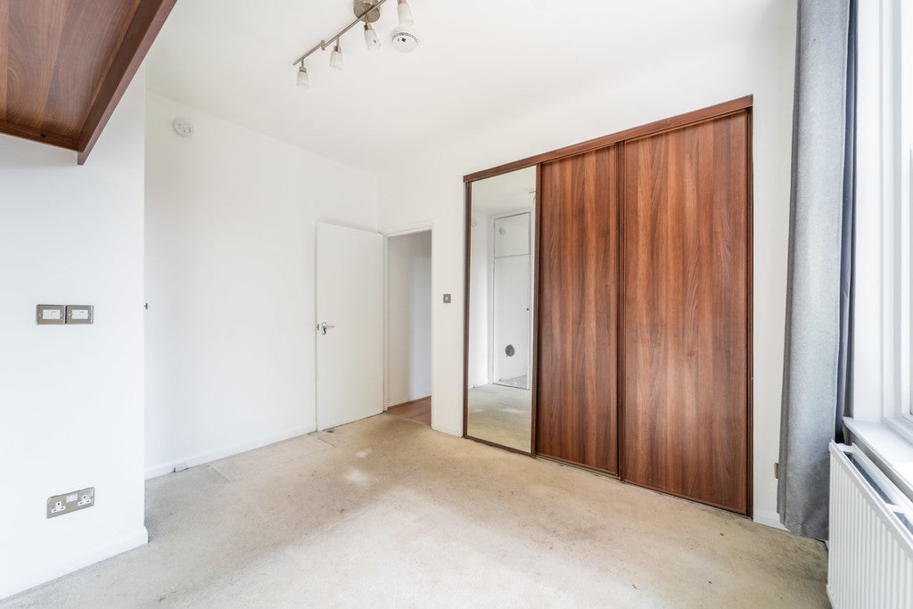 Room Canfield Gardens in Greater London