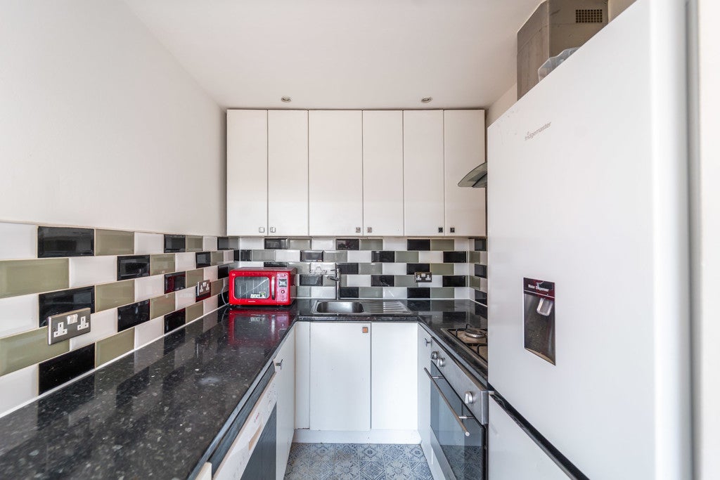 Room Canfield Gardens in Greater London