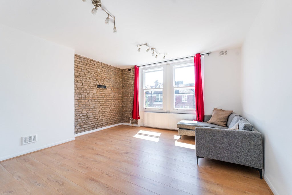 Room Canfield Gardens in Greater London