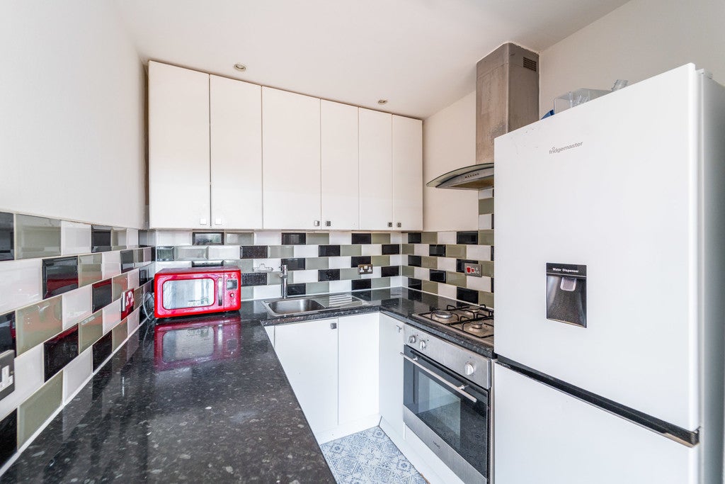 Room Canfield Gardens in Greater London