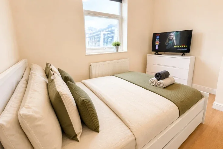 Flat Batty Street in Greater London