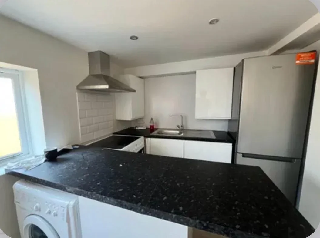 Flat Spinney Gardens in Greater London