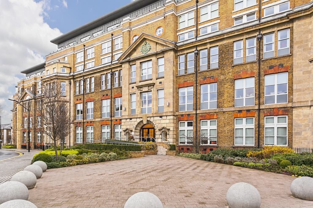 Flat Duke of Wellington Avenue in Greater London