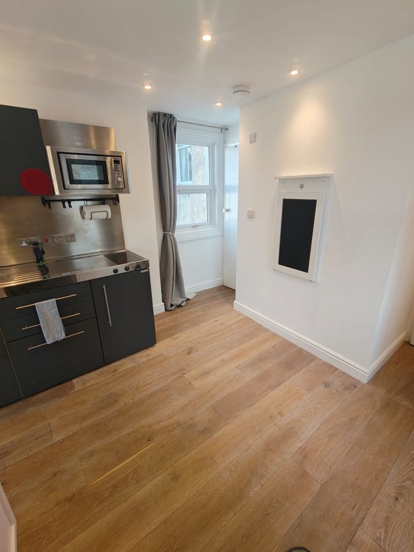 Flat Stamford Brook Road in Greater London