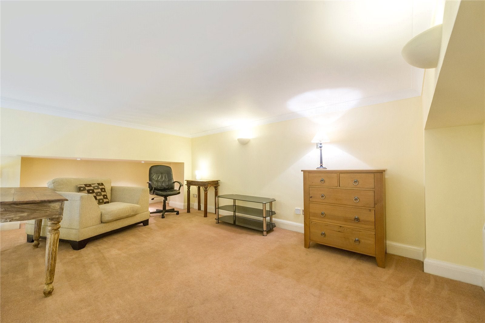 Flat Newton Street in Greater London