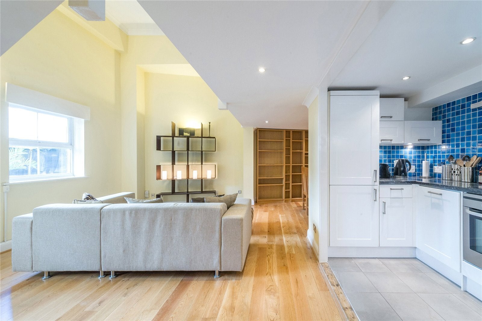 Flat Newton Street in Greater London