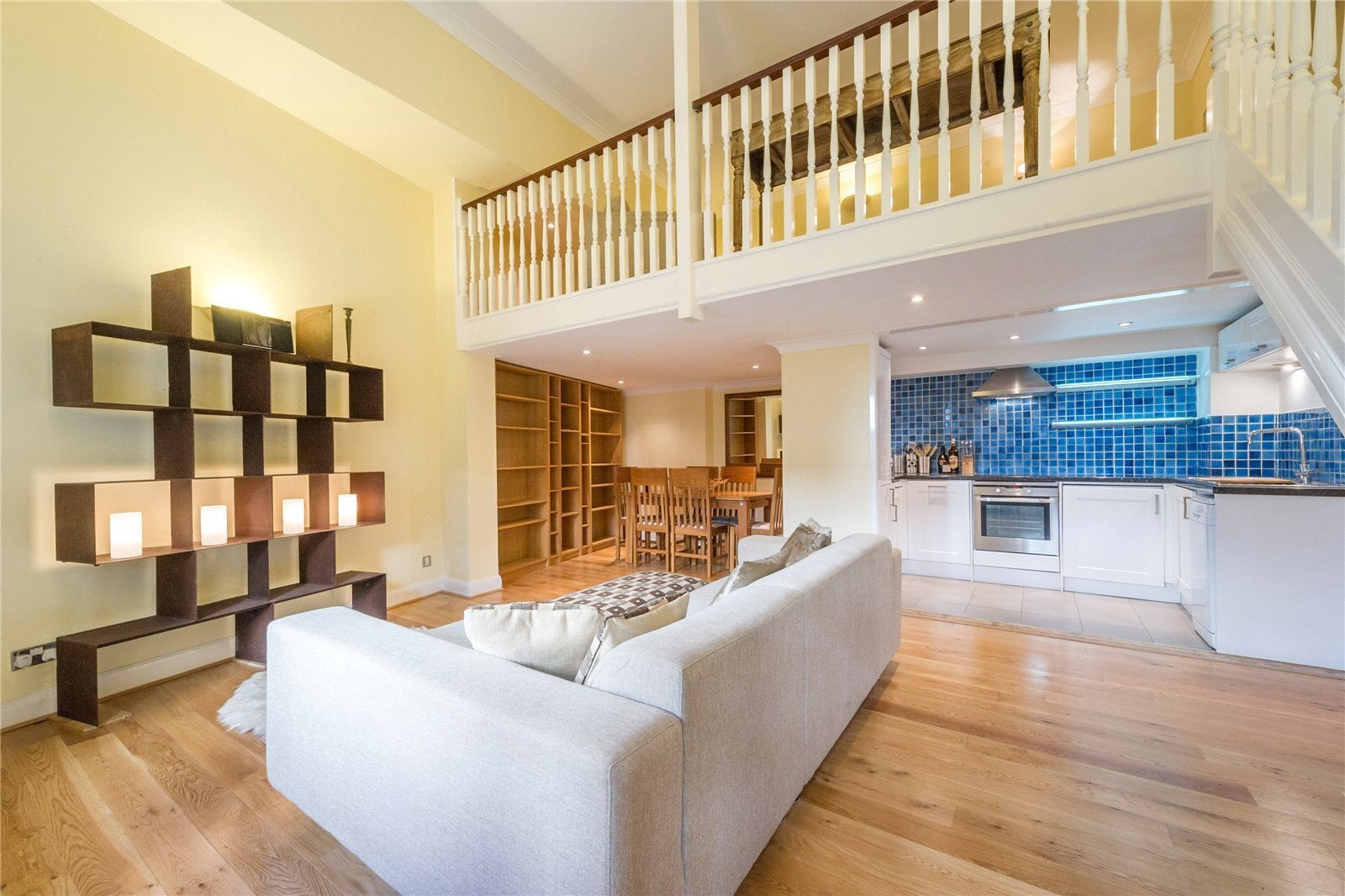 Flat Newton Street in Greater London