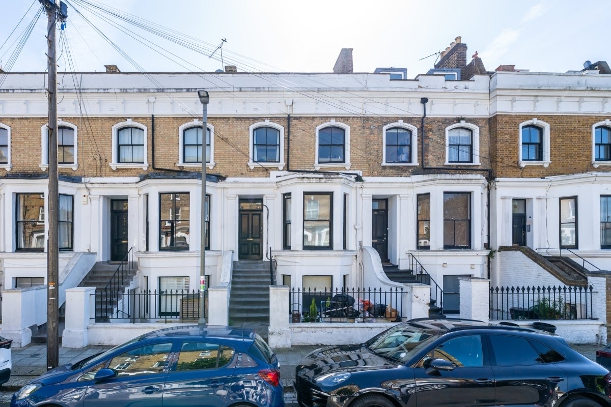 Flat Cologne Road in Greater London