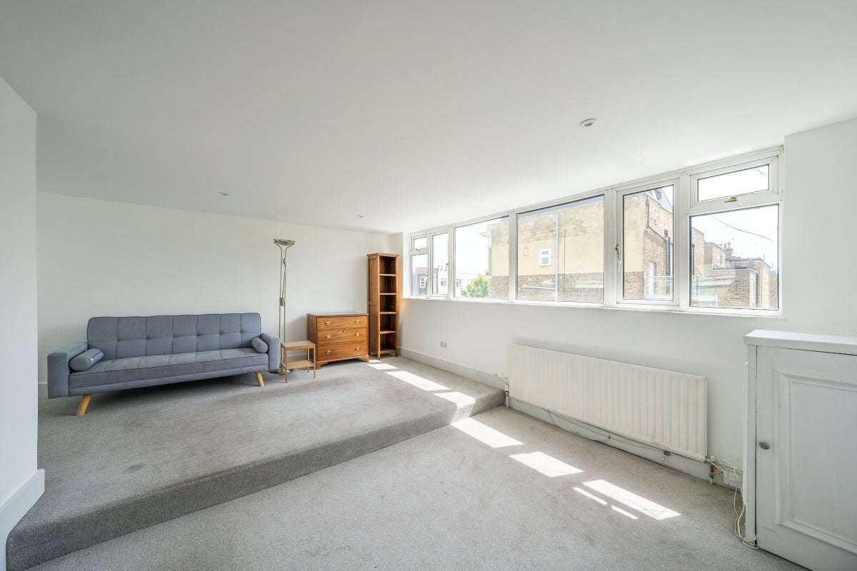 Flat Cologne Road in Greater London