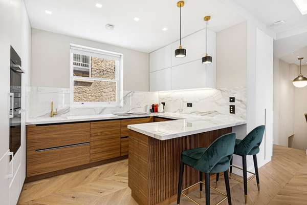 Flat Ifield Road in Greater London