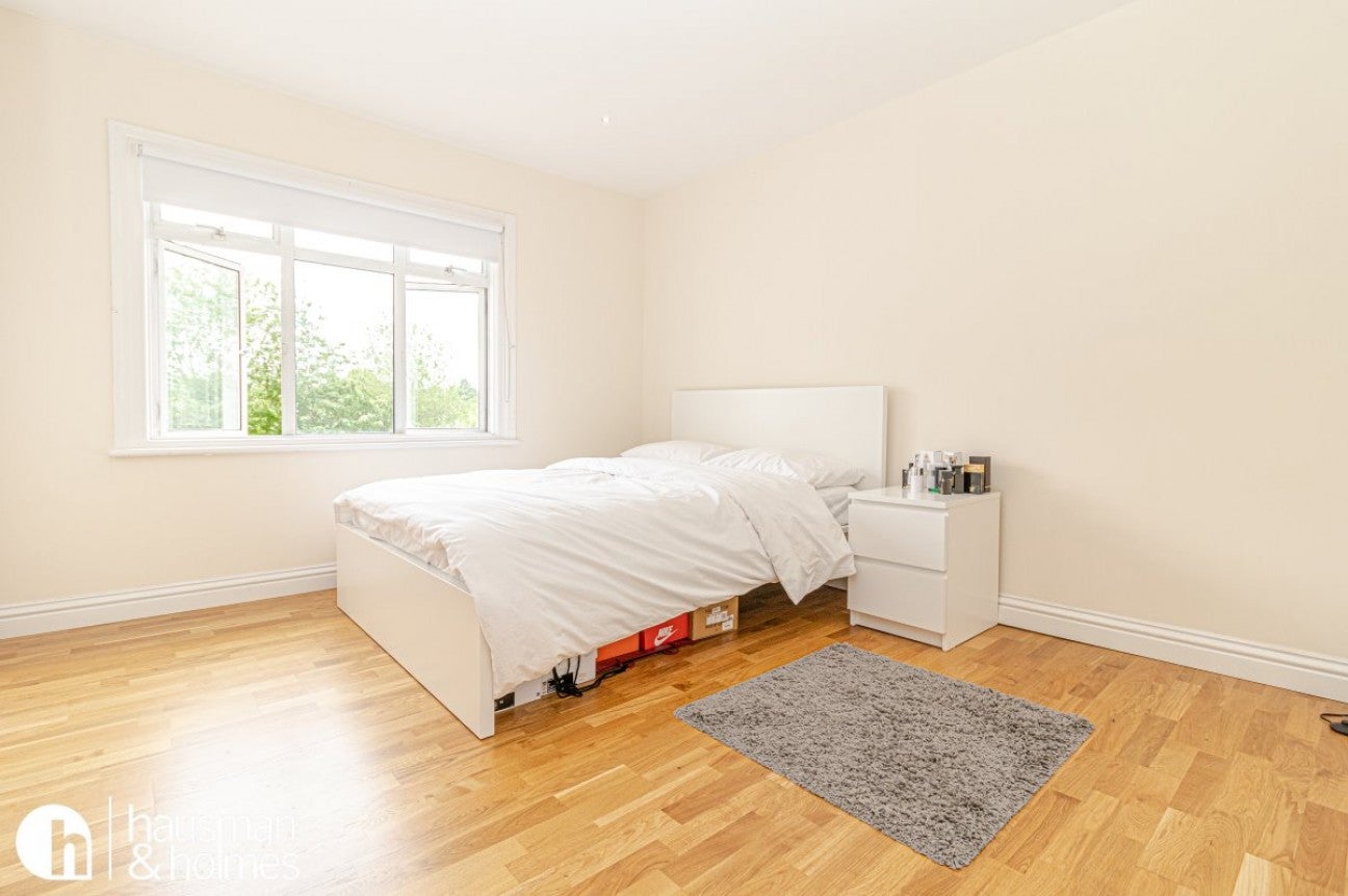 Flat The Vale in Greater London