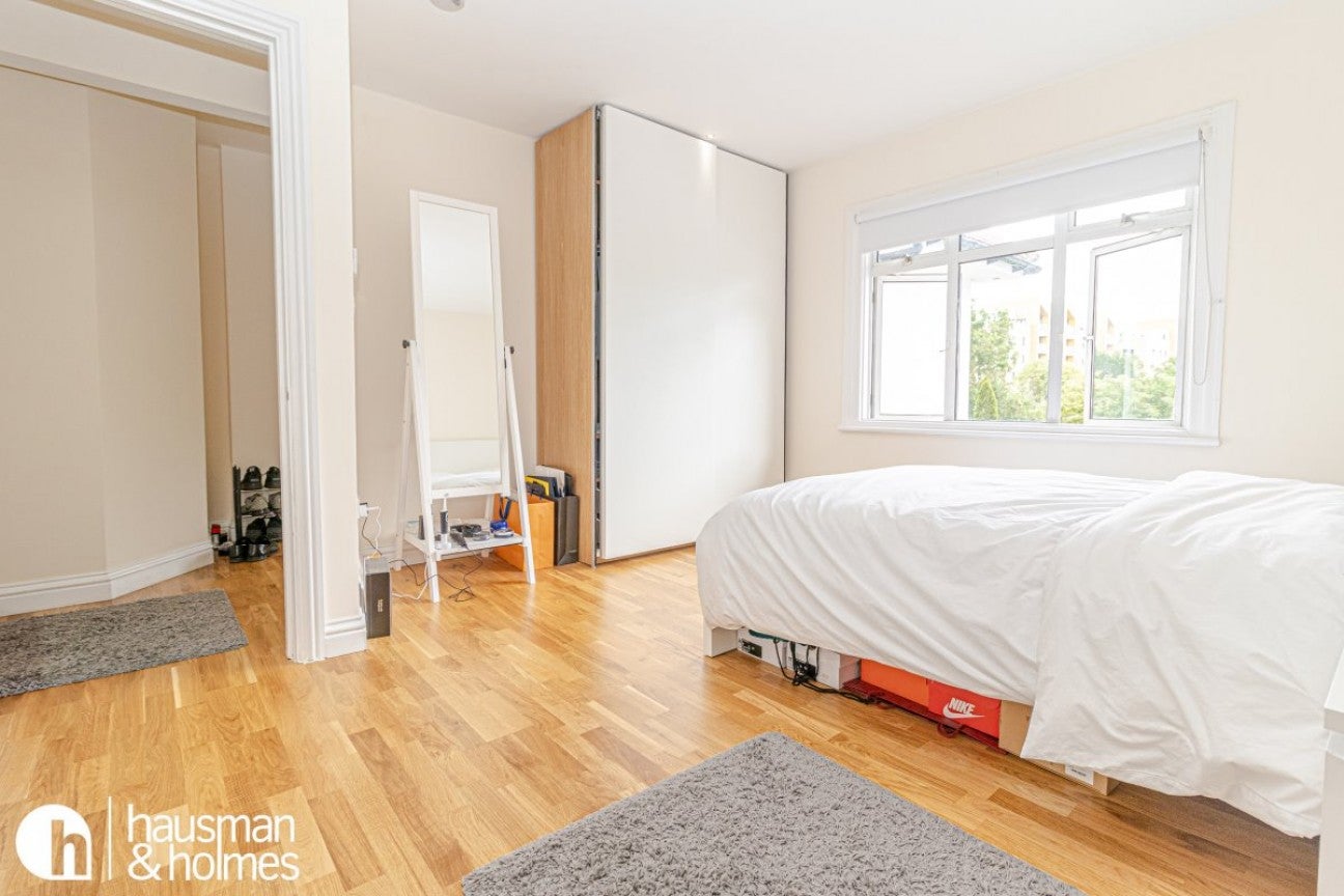 Flat The Vale in Greater London