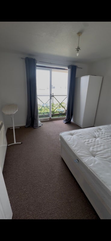 Room Princess Alice Way in Greater London