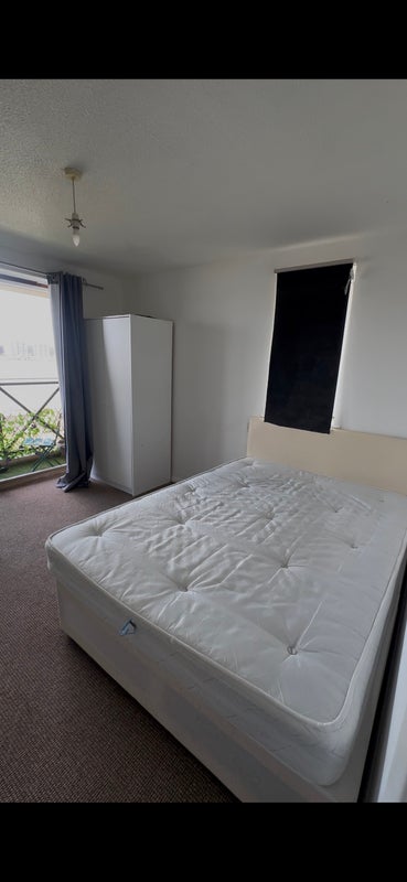 Room Princess Alice Way in Greater London