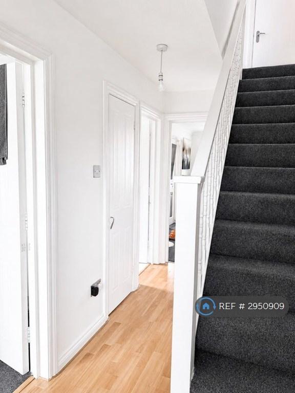 Room Messant Close in Greater London