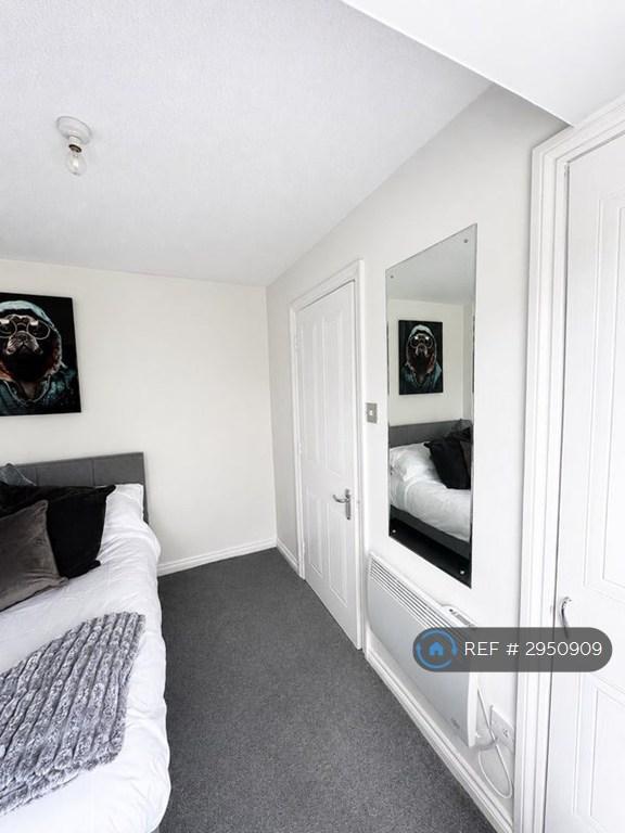 Room Messant Close in Greater London