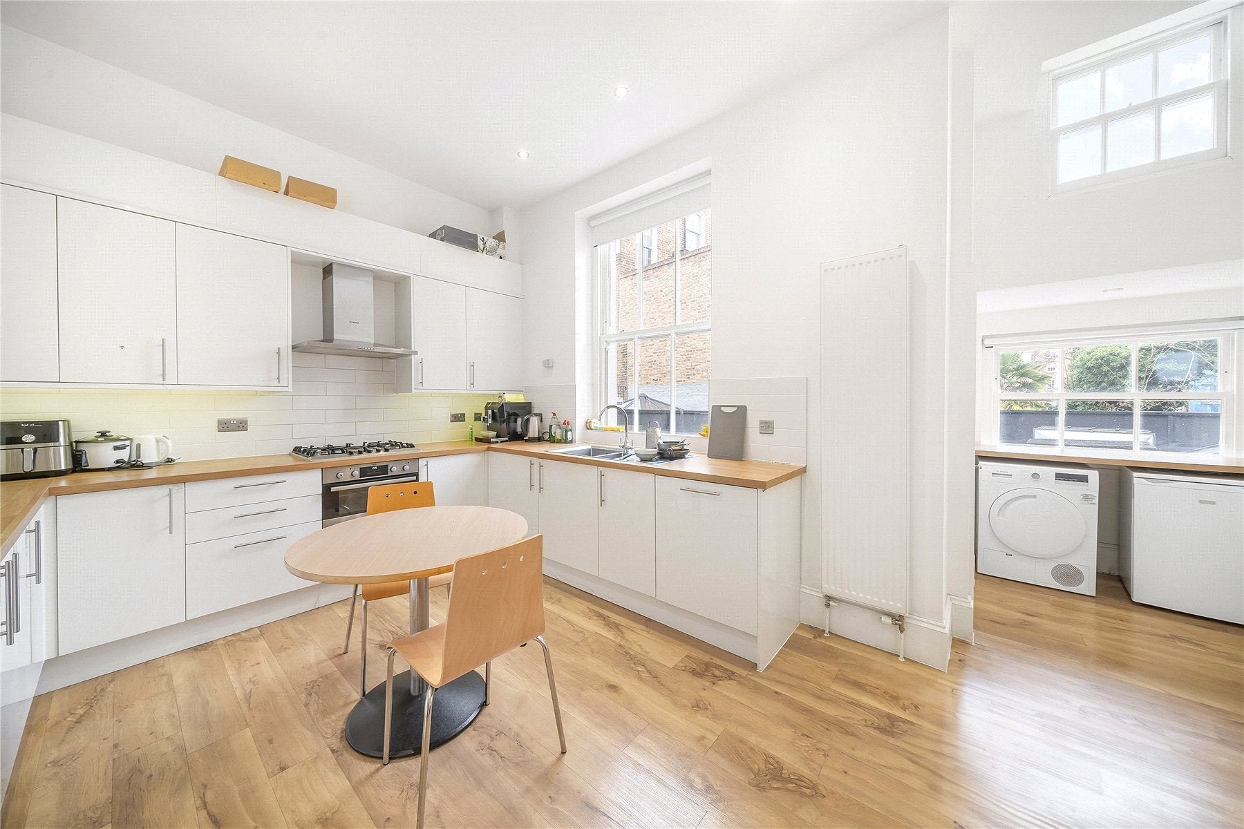 Room Fulham Road in Greater London