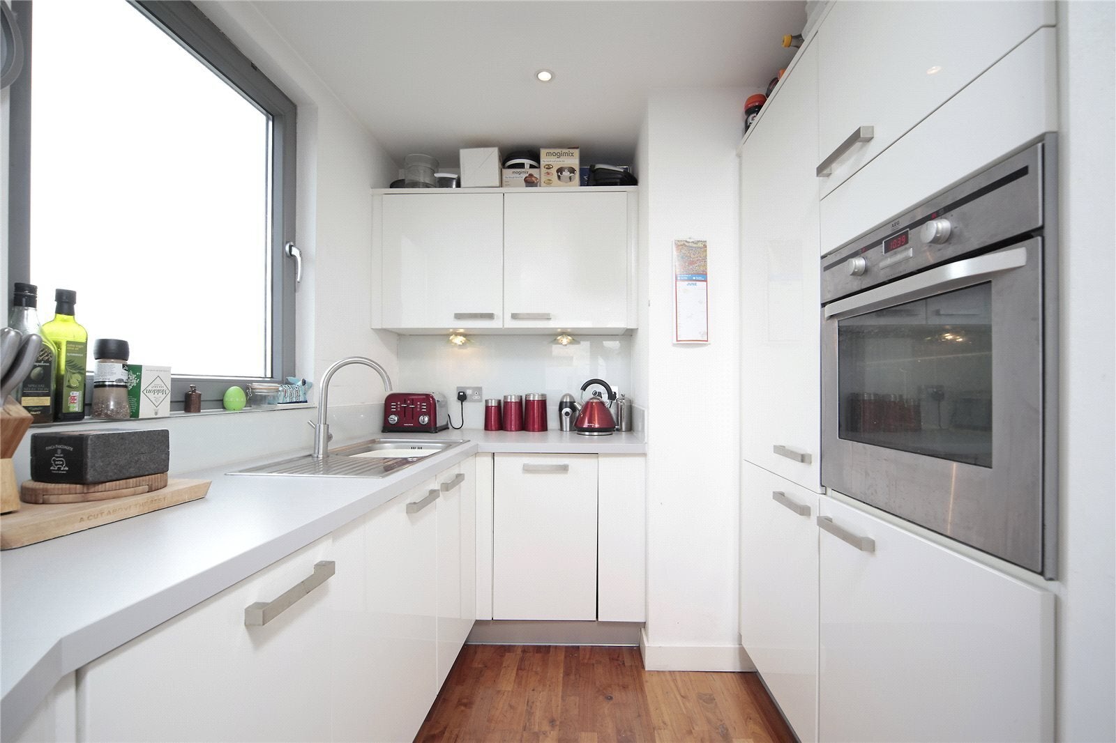 Flat Clapham High Street in Greater London