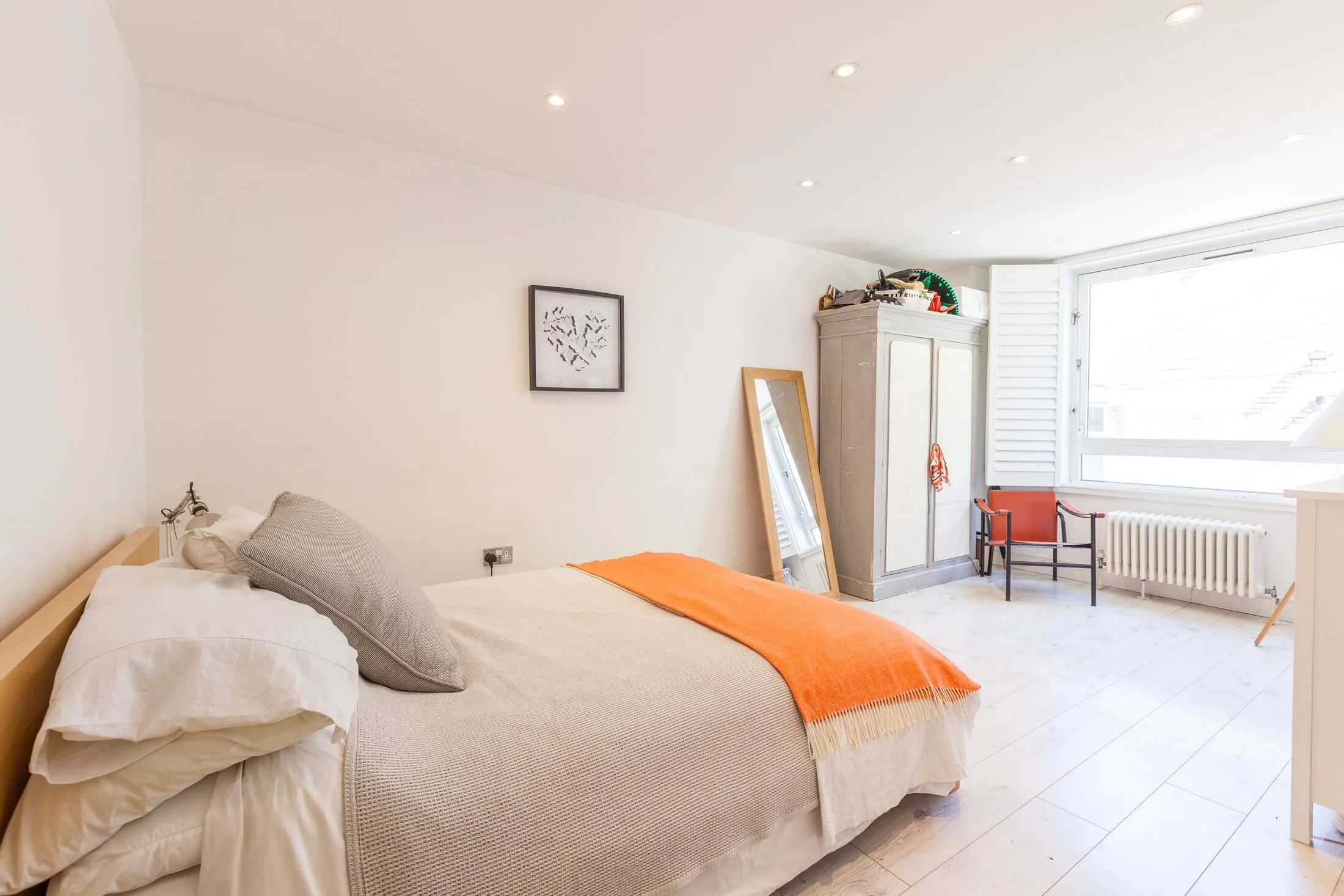 Flat Basing Place in Greater London
