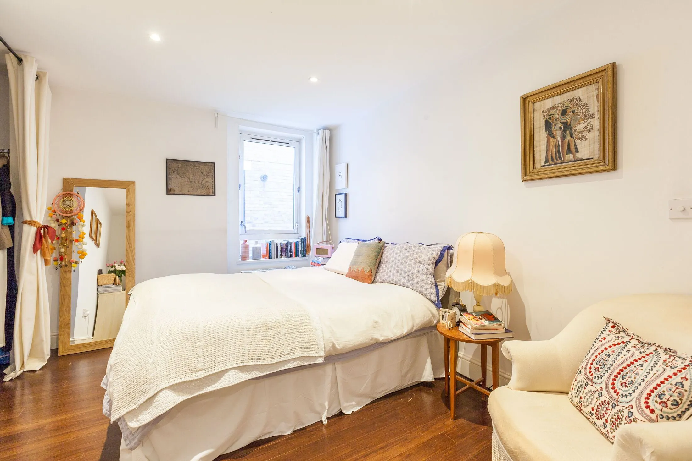 Flat Basing Place in Greater London