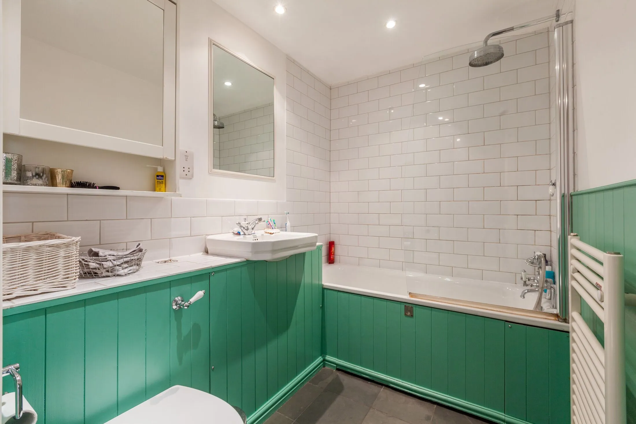 Flat Basing Place in Greater London
