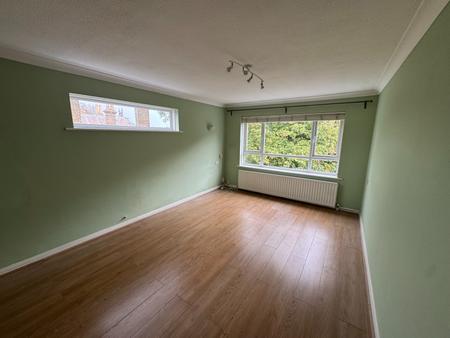 Flat Parkland Court in Thanet